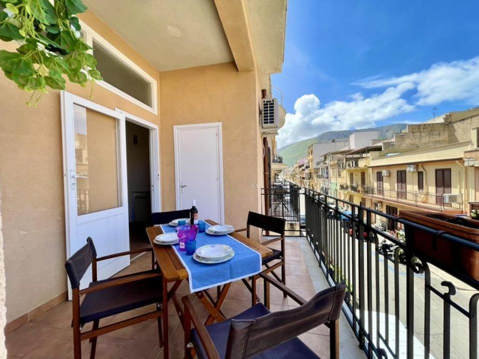 Apartment In The Center Terrasini Extérieur photo